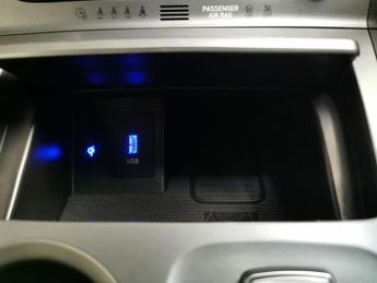 Hyundai Kona 64kWh Premium (10.5kW Charger) (204 ps) - KEYLESS ENTRY - LED - 