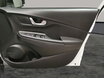 Hyundai Kona 64kWh Premium (10.5kW Charger) (204 ps) - KEYLESS ENTRY - LED - 