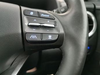 Hyundai Kona 64kWh Premium (10.5kW Charger) (204 ps) - KEYLESS ENTRY - LED - 