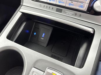 Hyundai Kona 64kWh Ultimate (10.5kW Charger) (204 ps) - HEAT AND COOL SEATS -