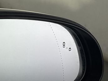 Hyundai Kona 64kWh Ultimate (10.5kW Charger) (204 ps) - HEAT AND COOL SEATS -