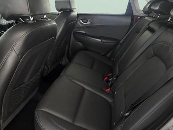 Hyundai Kona 64kWh Ultimate (10.5kW Charger) (204 ps) - HEAT AND COOL SEATS -