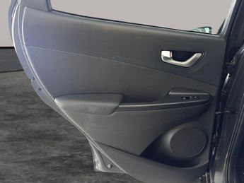 Hyundai Kona 64kWh Ultimate (10.5kW Charger) (204 ps) - HEAT AND COOL SEATS -