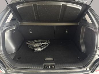 Hyundai Kona 64kWh Ultimate (10.5kW Charger) (204 ps) - HEAT AND COOL SEATS -