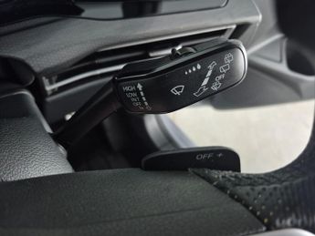 Volkswagen Golf 2.0 TDI GTD DSG (200 ps) - LED - ALCANTARA - HEATED STEERING