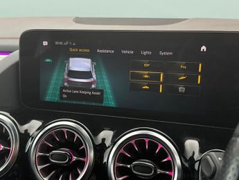 Mercedes-Benz EQA EQA 300 66.5kWh AMG Line 4MATIC (228 ps) - ADAPTIVE LIGHTS - HEA
