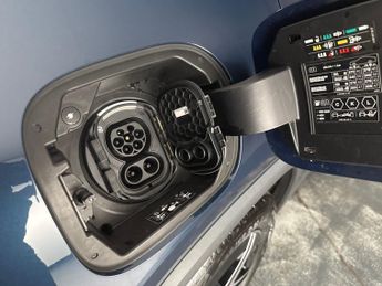 Mercedes-Benz EQA EQA 300 66.5kWh AMG Line 4MATIC (228 ps) - ADAPTIVE LIGHTS - HEA