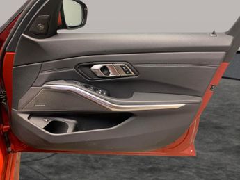 BMW 3 Series 2.0 330e 12kWh M Sport Plug-in (292 ps) - LEATHER - 19IN ALLOYS