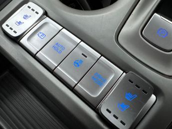 Hyundai Kona 64kWh Ultimate (10.5kW Charger) (204 ps) - HEAT AND COOL SEATS -