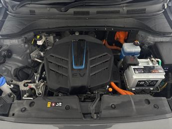 Hyundai Kona 64kWh Ultimate (10.5kW Charger) (204 ps) - HEAT AND COOL SEATS -