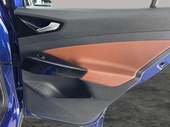Volkswagen ID.4 Pro Performance 77kWh Life (204 ps) - LED - HEATED SEATS - NAV