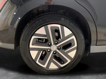 Hyundai Kona 64kWh Premium (10.5kW Charger) (204 ps) - HEATED SEATS - HEATED 