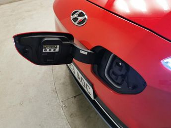 Hyundai Kona 64kWh Premium (10.5kW Charger) (204 ps) - HEATED SEATS - HEATED 