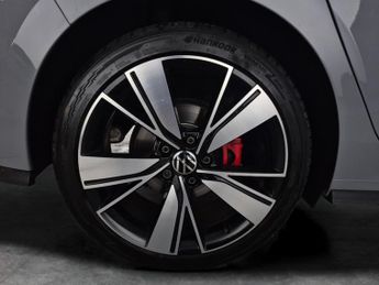 Volkswagen Golf 2.0 TDI GTD DSG (200 ps) - LED - ALCANTARA - HEATED STEERING