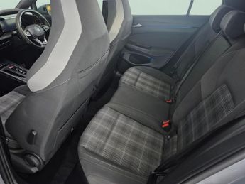 Volkswagen Golf 2.0 TDI GTD DSG (200 ps) - LED - ALCANTARA - HEATED STEERING