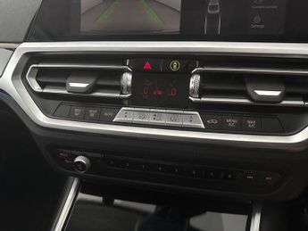 BMW 3 Series 2.0 330e 12kWh SE Pro Plug-in (292 ps) - PERFORMANCE CONTROL