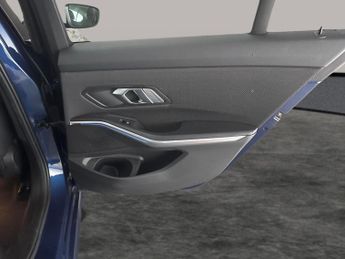 BMW 3 Series 2.0 330e 12kWh SE Pro Plug-in (292 ps) - PERFORMANCE CONTROL