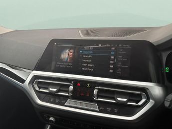 BMW 3 Series 2.0 330e 12kWh SE Pro Plug-in (292 ps) - PERFORMANCE CONTROL