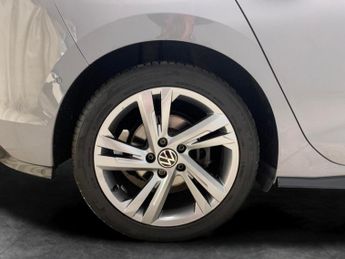 Volkswagen Golf 2.0 TDI R-Line DSG (150 ps) - PARK SENSORS - KEYLESS START