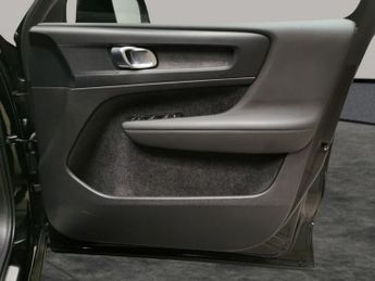 Volvo XC40 Recharge 69kWh Core (231 ps) - LED - NAV - LANE DEPARTURE