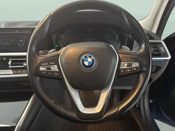 BMW 3 Series 2.0 330e 12kWh SE Pro Plug-in (292 ps) - PERFORMANCE CONTROL
