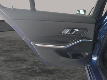 BMW 3 Series 2.0 330e 12kWh SE Pro Plug-in (292 ps) - PERFORMANCE CONTROL