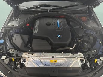 BMW 3 Series 2.0 330e 12kWh SE Pro Plug-in (292 ps) - PERFORMANCE CONTROL