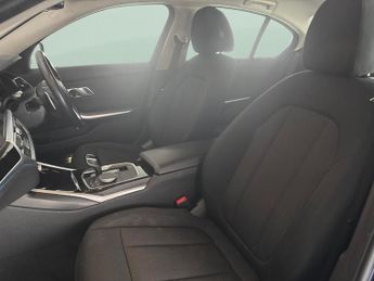 BMW 3 Series 2.0 330e 12kWh SE Pro Plug-in (292 ps) - PERFORMANCE CONTROL