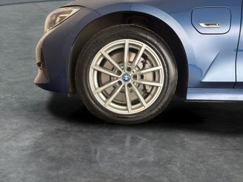 BMW 3 Series 2.0 330e 12kWh SE Pro Plug-in (292 ps) - PERFORMANCE CONTROL