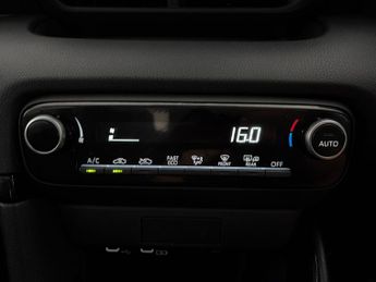 Toyota Yaris 1.5 VVT-h Design E-CVT (116 ps) - LANE DEPARTURE  - BLUETOOTH