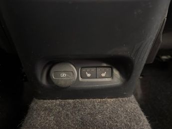 Volvo XC40 Recharge Twin 82kWh Plus AWD (408 ps) - KEYLESS ENTRY - PARK ASS