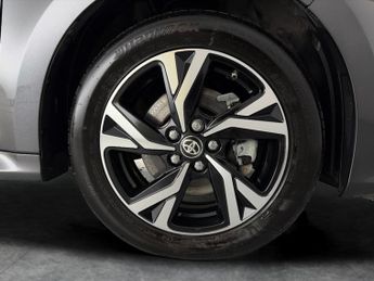 Toyota Yaris 1.5 VVT-h Design E-CVT (116 ps) - LANE DEPARTURE  - BLUETOOTH