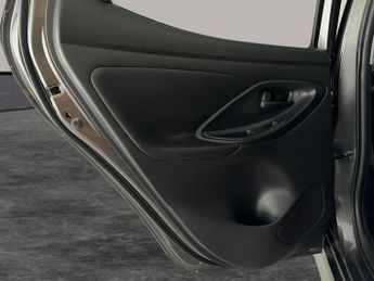Toyota Yaris 1.5 VVT-h Design E-CVT (116 ps) - LANE DEPARTURE  - BLUETOOTH