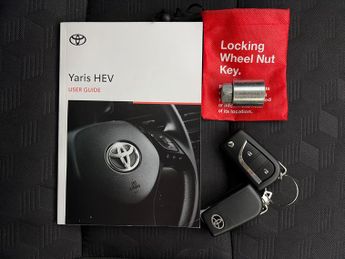 Toyota Yaris 1.5 VVT-h Design E-CVT (116 ps) - LANE DEPARTURE  - BLUETOOTH