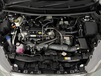 Toyota Yaris 1.5 VVT-h Design E-CVT (116 ps) - LANE DEPARTURE  - BLUETOOTH