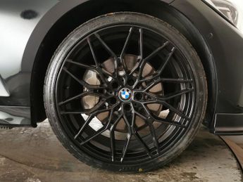 BMW 3 Series 2.0 330e 12kWh M Sport Plug-in (292 ps) - ACOUSTIC GLAZING