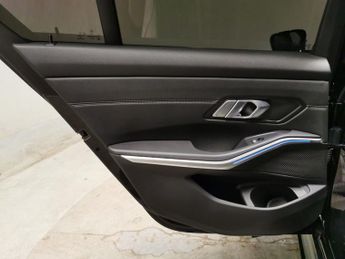 BMW 3 Series 2.0 330e 12kWh M Sport Plug-in (292 ps) - ACOUSTIC GLAZING