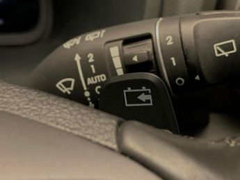 Hyundai Kona 64kWh Premium (10.5kW Charger) (204 ps) - HEATED SEATS - HEATED 