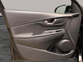 Hyundai Kona 64kWh Premium (10.5kW Charger) (204 ps) - HEATED SEATS - HEATED 