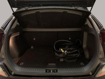 Hyundai Kona 64kWh Premium (10.5kW Charger) (204 ps) - HEATED SEATS - HEATED 