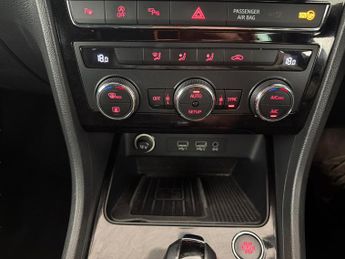 Seat Cupra Ateca 2.0 TSI DSG 4Drive (300 ps) - LED - REVERSE CAM - NAV