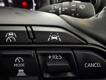 Toyota Yaris 1.5 VVT-h Design E-CVT (116 ps) - LANE DEPARTURE  - BLUETOOTH