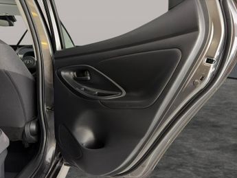 Toyota Yaris 1.5 VVT-h Design E-CVT (116 ps) - LANE DEPARTURE  - BLUETOOTH