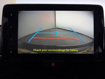 Toyota Yaris 1.5 VVT-h Design E-CVT (116 ps) - LANE DEPARTURE  - BLUETOOTH