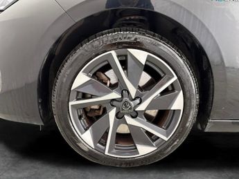 Peugeot 308 SW 1.6 12.4kWh Allure Premium Plug-in e-EAT (180 ps) - CARPLAY - KE