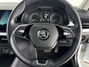 Skoda Kamiq 1.0 TSI SE Drive DSG (110 ps) - LANE DEPARTURE  - BLUETOOTH - CR