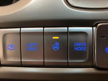 Hyundai Kona 64kWh Premium (10.5kW Charger) (204 ps) - HEATED SEATS - HEATED 