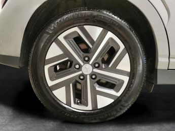 Hyundai Kona 64kWh Premium (10.5kW Charger) (204 ps) - HEATED SEATS - HEATED 