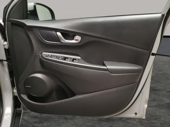 Hyundai Kona 64kWh Premium (10.5kW Charger) (204 ps) - HEATED SEATS - HEATED 