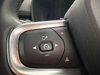 Volvo XC40 Recharge Twin 82kWh Plus AWD (408 ps) - KEYLESS ENTRY - PARK ASS